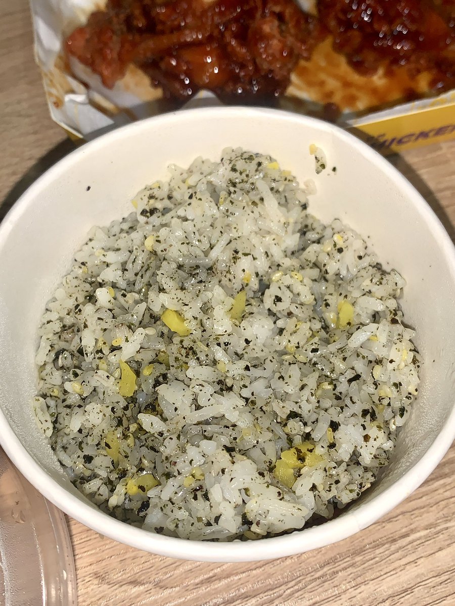 byutamee's tweet photo. Ada 3 rasa tapi aku sih paling suka yang big bag ini. Pedes manis ketemu ayam yang gurih crispy… gak bisa berword word 😭

Nasi jumeokbapnya juga pulen pas banget dimakan pake ayamnya. Eittss, jangan lupa cocolin sausnya. Favorit aku yang garlic mayo &amp; truffle mayo https://t.co/PtgDd1JZtg