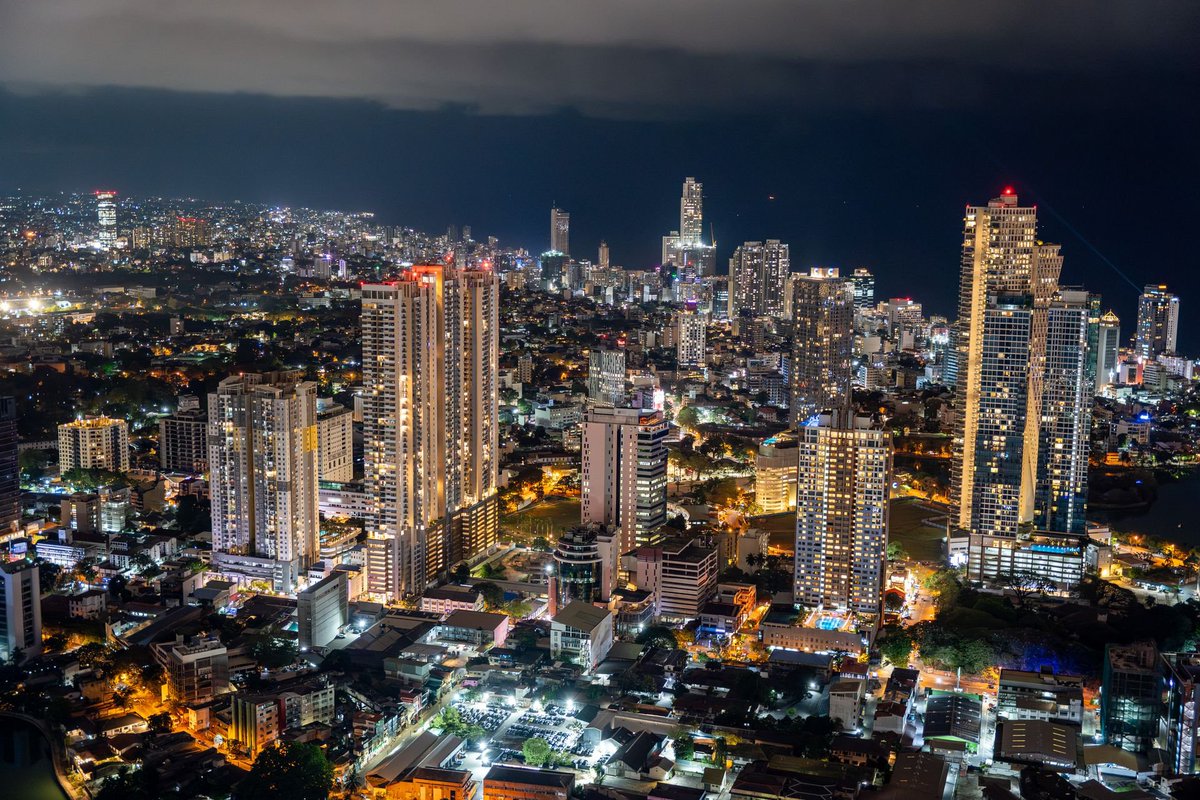 BhatRizwan7559's tweet photo. A city full of lights, glowing like a million littlestars....
#CityBreak 
#CityLights #Cityscape #NightPhotography #CityPhotography #NightView #CityLife #UrbanPhotography #Photography #PhotoOfTheDay #InstaGood #PicoftheDay #Lights #Night #BeautifulCity #CityView https://t.co/X4ZcmTf74R