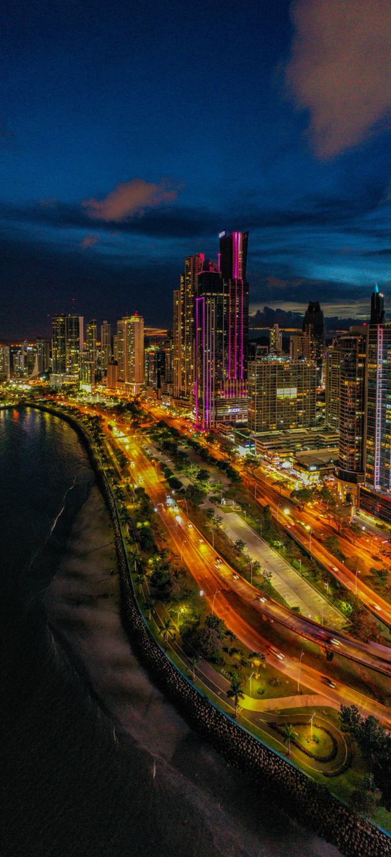 BhatRizwan7559's tweet photo. A city full of lights, glowing like a million littlestars....
#CityBreak 
#CityLights #Cityscape #NightPhotography #CityPhotography #NightView #CityLife #UrbanPhotography #Photography #PhotoOfTheDay #InstaGood #PicoftheDay #Lights #Night #BeautifulCity #CityView https://t.co/X4ZcmTf74R