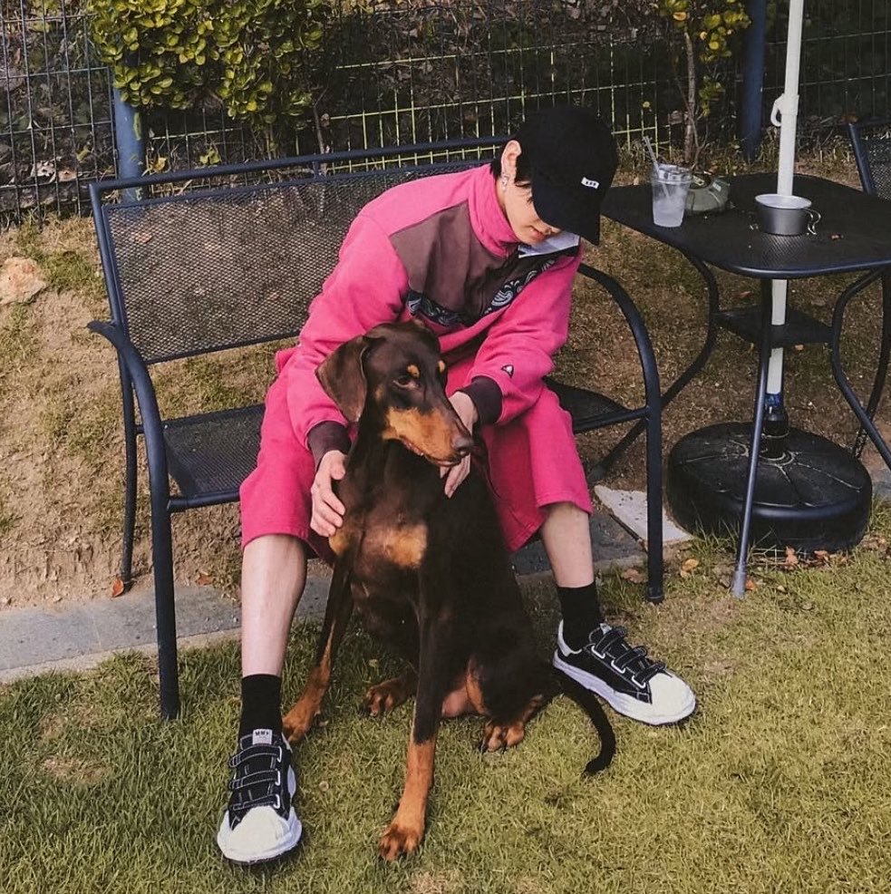 Jikmin's tweet photo. @bulanrpw My big baby with his baby. 🥺💓 https://t.co/0ern1hP6PX