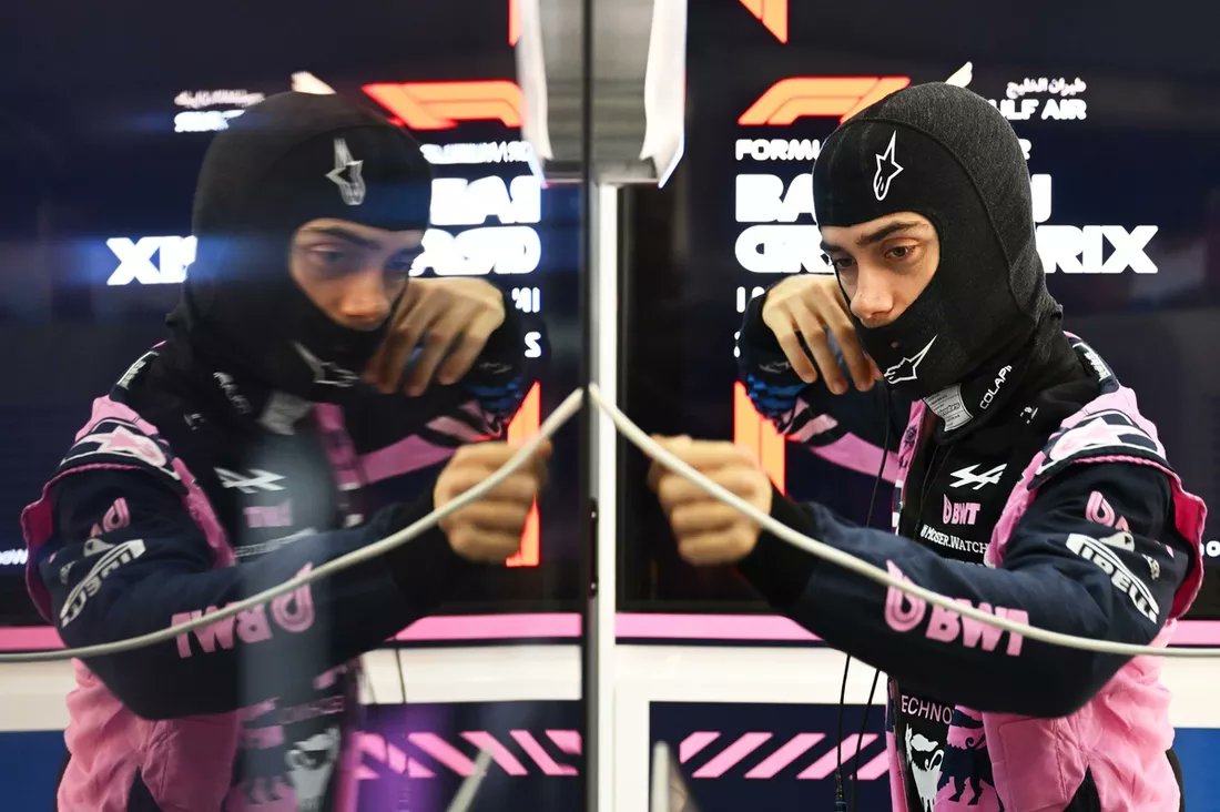 MartinezOmar78's tweet photo. El resultado final del GP de Malasia maquilla lo que en pista fue una lección técnica absoluta: la estrategia de Alpine arruinó la opción de sumar puntos grandes de entrada, pero el ritmo de carrera de Franco Colapinto frente a Pierre Gasly dejó datos demoledores que explican por qué en el muro ya lo ven como la verdadera referencia del equipo.

Desglose técnico de la remontada silenciosa de Franco:

• El condicionante de largada: La apuesta de salir con Gomas Ligera sobre asfalto húmedo especulando con un secado rápido en 3-4 vueltas le costó la carrera a la mitad de la parrilla que arriesgó. Quedar patinando en el cajón y rodar sin grip en las primeras vueltas condenó la posición en pista, obligando a remar contra la corriente desde el fondo.

• Ritmo puro en igualdad (Stint de Medios): Vuelta 18, ambos Alpine con neumáticos medios de 8 vueltas y en aire limpio. Gasly le llevaba 9.0s de ventaja a Colapinto. Para la vuelta 26, la brecha cayó a 5.4s. Franco le metió un recorte constante de medio segundo por vuelta a su compañero con el mismo auto y la misma goma.

• Gestión de degradación: Mientras Gasly destruyó sus neumáticos y tuvo que parar en la vuelta 27, Franco estiró el stint 5 giros más con ritmo competitivo hasta la vuelta 32. Esa diferencia de gestión térmica y cuidado del neumático con tan poco kilometraje en la categoría es el dato que más valoran los ingenieros. MAS VALORAN

• El misil con Duros: Al calzar el compuesto blanco, Franco salió a 11s de Gasly y clavó vueltas en 1:40.988, igualando el ritmo de punta de Hadjar con blandos en Red Bull. El ritmo fue tan asfixiante (descontándole casi 1s por vuelta) que forzó la segunda detención prematura de Pierre para no ser superado en pista.

• Neutralización y relanzamiento quirúrgico: Hacia la vuelta 43, la ventaja virtual de Franco sobre Gasly era de 28 segundos antes del VSC. Tras el Safety Car y con solo 4 vueltas en un pelotón apretado donde todos tenían gomas nuevas y nadie podía marcar diferencias por degradación, Franco fue de los poquísimos que inventó un sobrepaso: ejecutó una maniobra perfecta sobre Bearman para sellar el P13 (Gasly terminó P16).

El "you drove really well" repetido por Stuart Barlow  (Alias el PIPA) en la radio al cruzar la meta no fue una frase de cortesía; fue el reconocimiento a un piloto que, sin cometer errores y gestionando las gomas mejor que el titular del equipo, volvió a poner el auto en un lugar que el rendimiento base del paquete no justificaba.

PD: Disfruto ver las telemetria y en silencio la transmicion, con el sonido de Onboard al palo de Colapinto!
Y hablemos, con hechos o DATOS