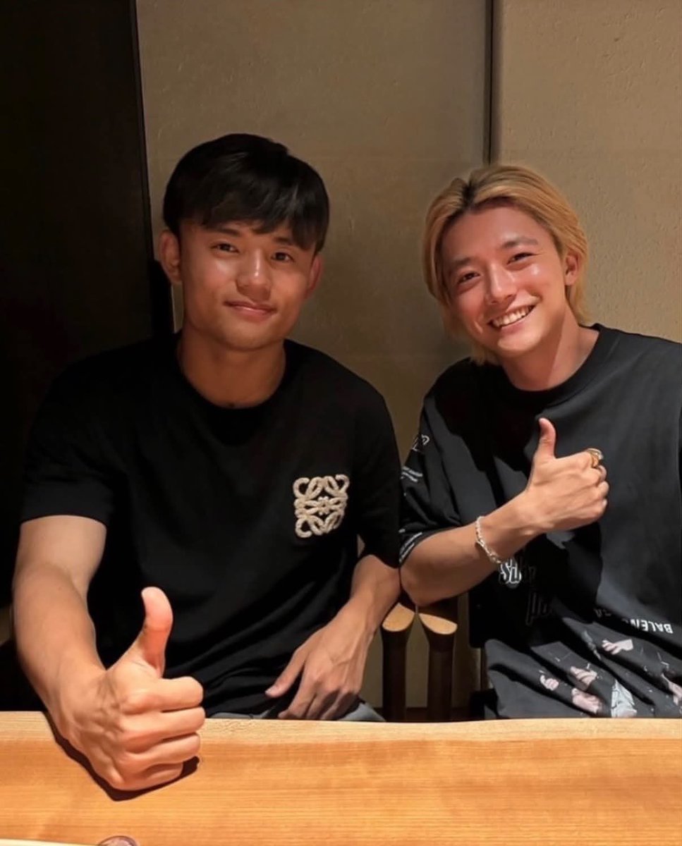 kawaikunaruOL's tweet photo. 久保建英の着てるTシャツ88000円らしい

成金すぎて

詳しくないけど成績落ちてるらしいし

福原遥さん大丈夫かな？事故物件の予感 https://t.co/2UV0O6f373