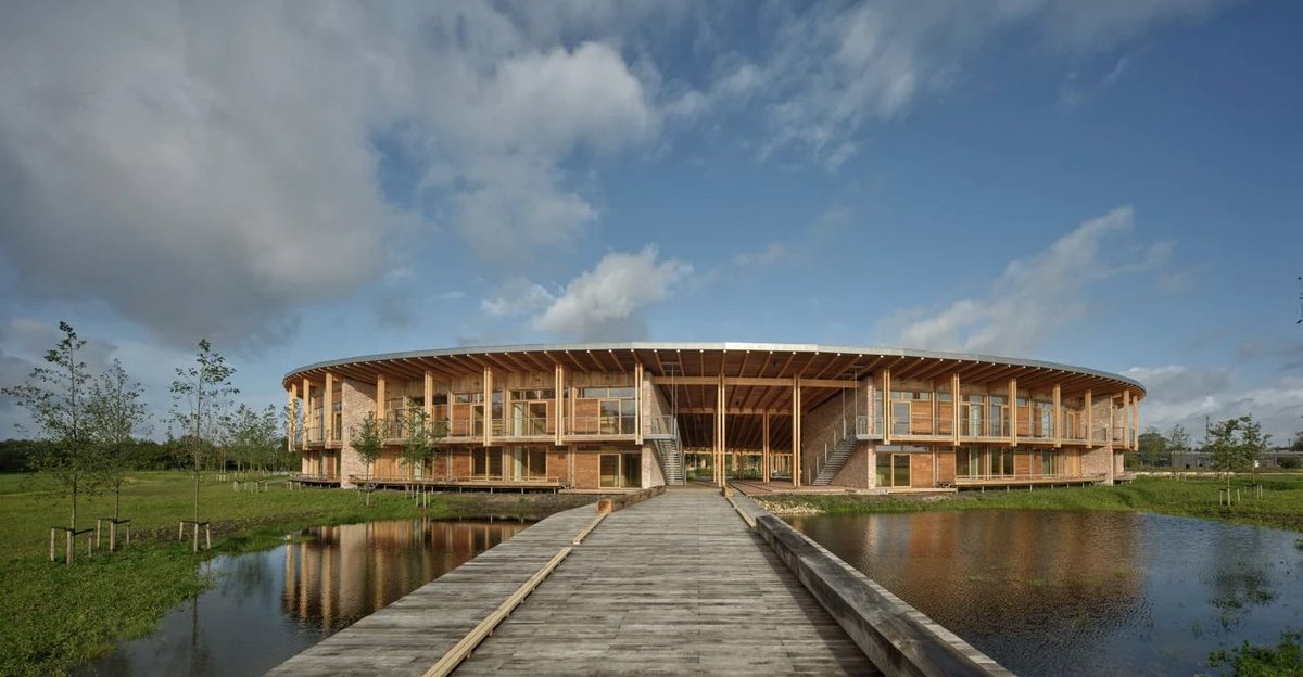 Tender_Stream's tweet photo. Tenderstream members Dorte Mandrup and Henning Larsen were part of the design team behind The Crafts College in Herning, which has won Herning Municipality’s annual architecture award.

Image Credits: Adam Mørk https://t.co/iroCdn63BI