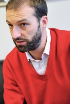 BojanPozar's tweet photo. Neuradno: @ursicdomen (na sliki levo) in Matija Sevšek (desno) sta danes vstopila v partnersko strukturo podjetja Herman in partnerji SK (strateško komuniciranje), vsak z 10% lastniškega deleža. To firmo sicer obvladujeta Franci Zavrl in Dejan Verčič. Viri ocenujejo, da gre za pomemben premik znotraj te branže, zlasti na sceni političnega marketinga in poslovnih komunikacij.