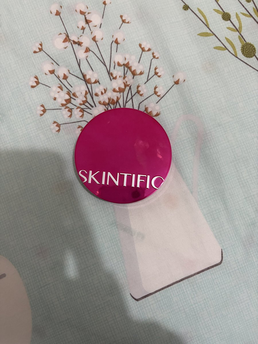 teazilv's tweet photo. wts preloved skintific cover glow perfect pink cushion instant 02 ivory 

125k | jakarta wajin split pay 

condition: baru dipakai sekali, dijual karena gak cocok shadenya 

t. makeup finish dewy https://t.co/bOR8QyUFRM