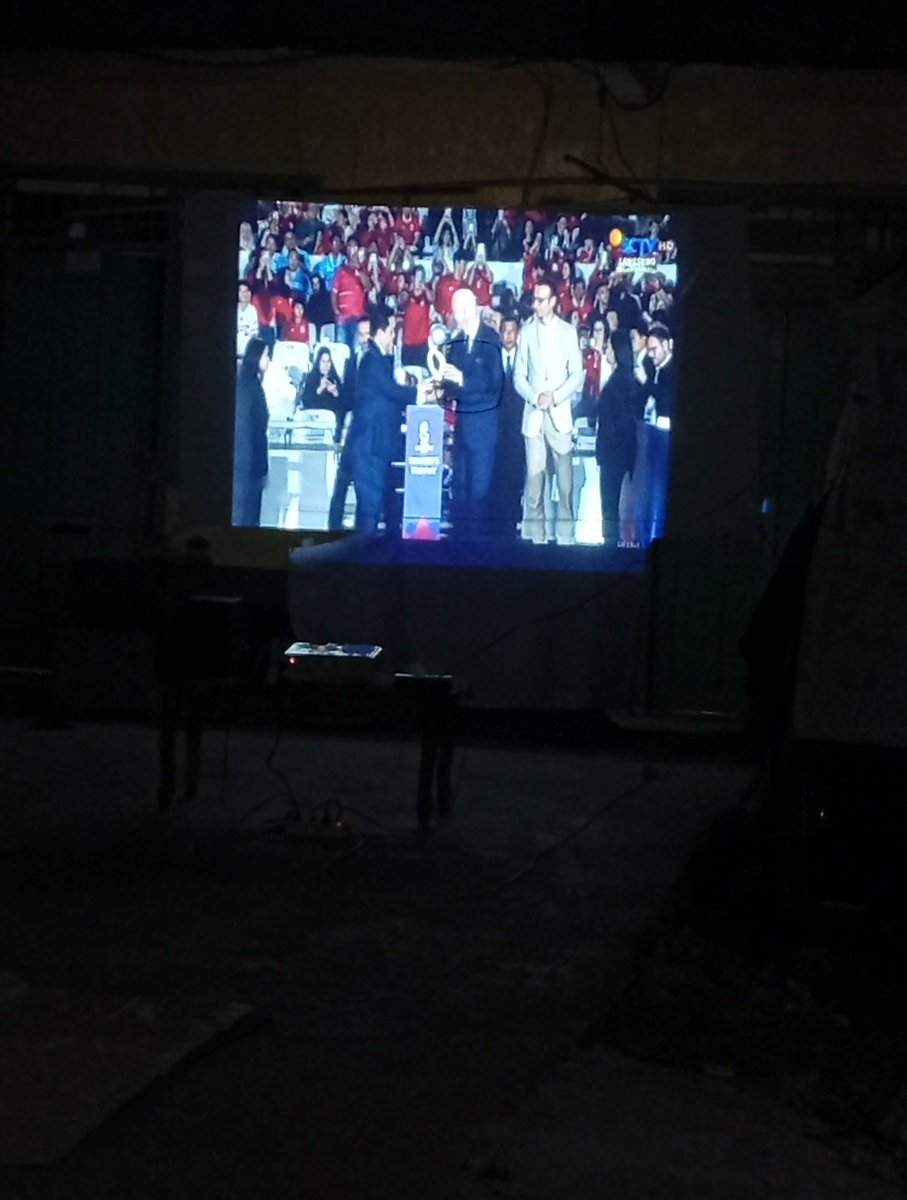 estehealing's tweet photo. Cung siapa yang lagi pada nobar? #timnasDay https://t.co/T8hCyHxOqe