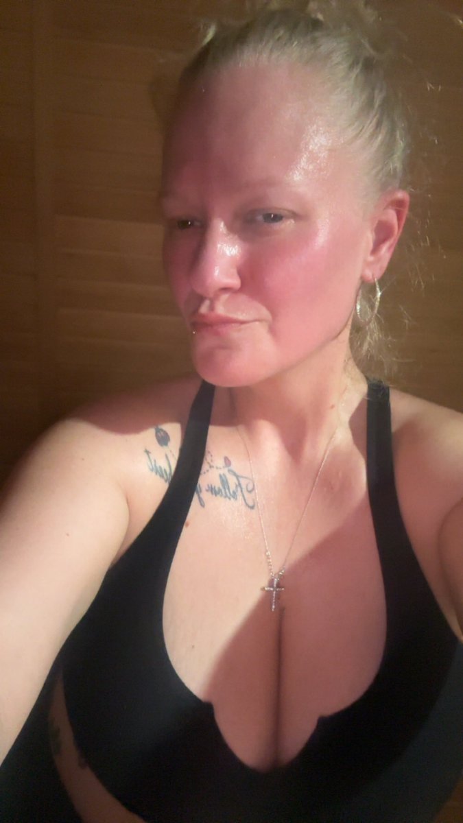 candacecums's tweet photo. New week, workout handled, body activated, and the energy is sexy as hell. 💦💪🏽 https://t.co/jdh3mvxlUF