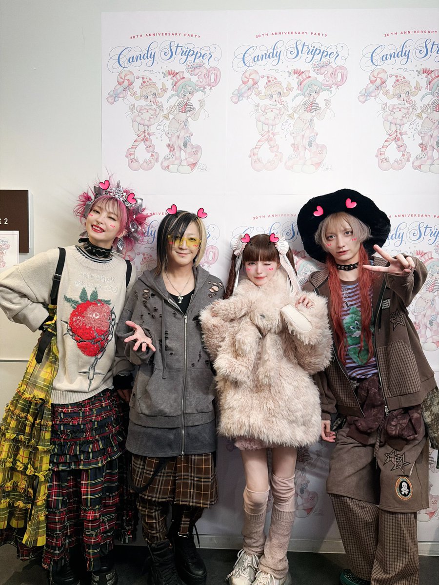 tsubasamasuwaka's tweet photo. 久しぶりにみんなに会えて嬉しかったです！🎀🎀

TERUさん、HISASHIさん、LiSAちゃん、添君、しなこちゃん🎀

間違えて可愛いスタンプつけちゃってたけど可愛すぎるのでファンの皆様、ご査収ください。
#CandyStripper https://t.co/ZkM4By1D9K