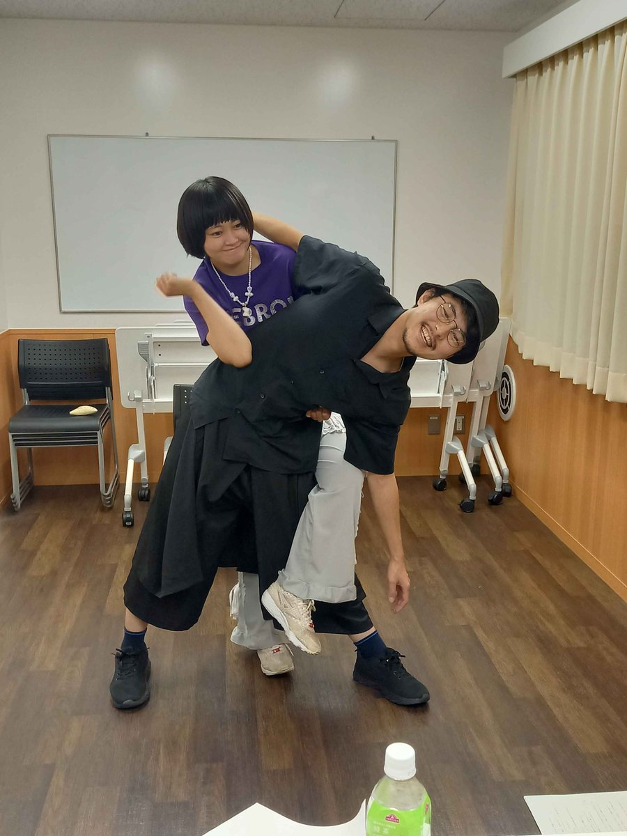 oogata000's tweet photo. 新しい才能にあうと本当に刺激ばかりで稽古が楽しいです！！プロレス技まで覚えていただいて笑
#オオガタ　#分身　#神田智史　#相根優貴 https://t.co/0RyDNX6PfX