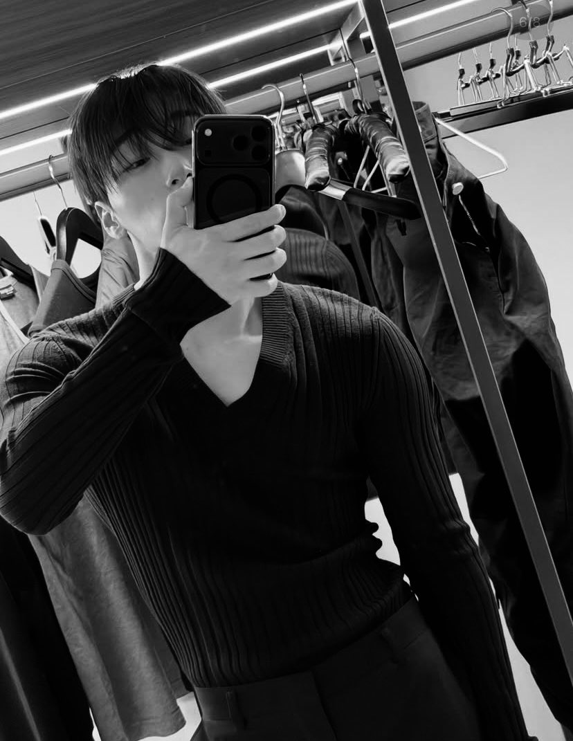 pelupru's tweet photo. Just caught myself in the mirror. https://t.co/GbDZ8WrcEH
