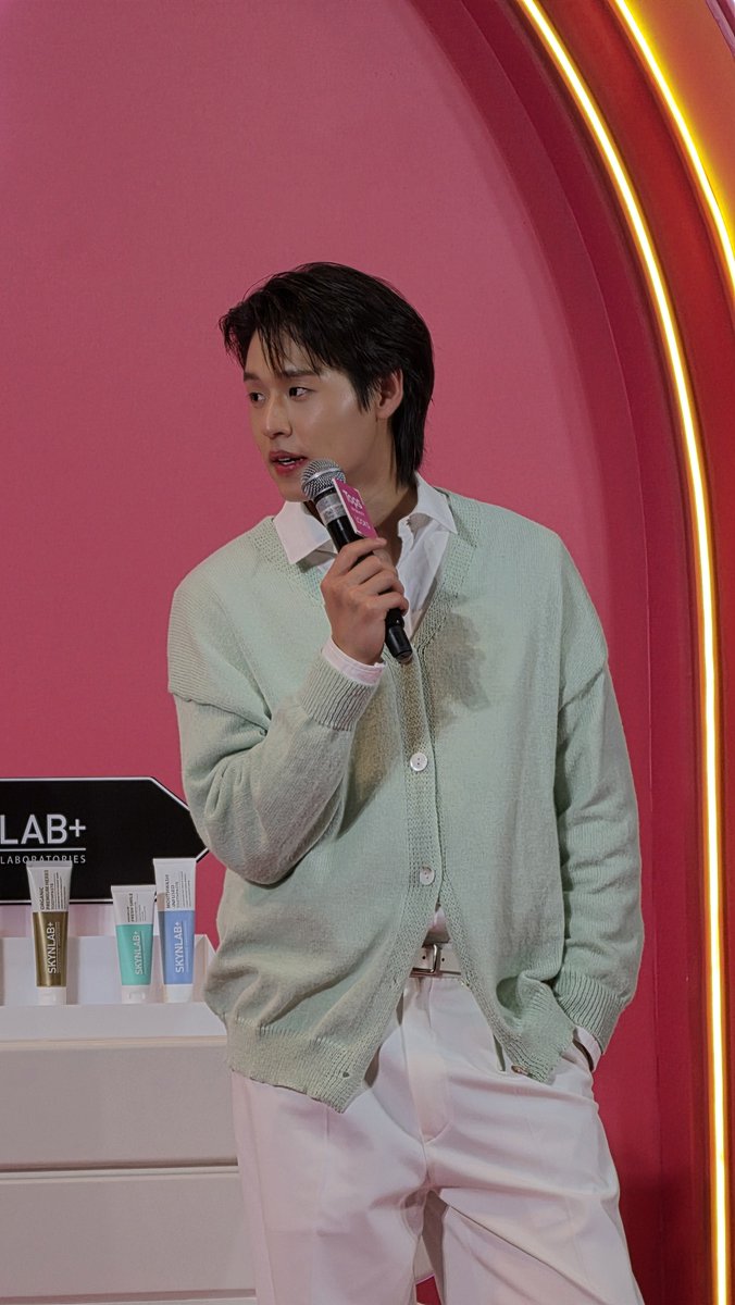 topsthailand's tweet photo. กิ้นหล่ออะทุกคน คุณชายมากกกก 💚✨️

SKYNLAB TOPS WITH BILLKIN

#TopsofBeauty2026 #LOOKSครบทุกเรื่องบิวตี้ #TOPSTHAILAND #SKYNLABxBILLKIN #Bbillkin #SKYNLABxTOPS #SKYNLAB https://t.co/zodE73ak3J
