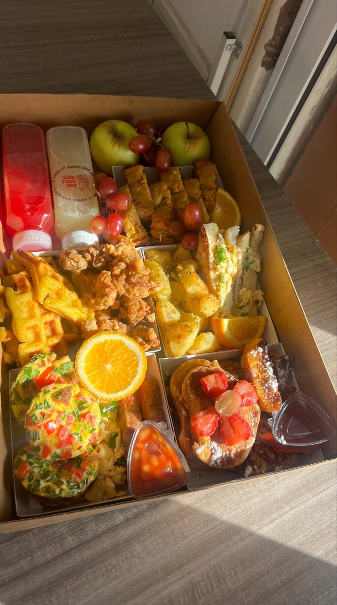 audafoods's tweet photo. Surprise your loved one with our affordable breakfast packages from @StrawberryGingr 😍😍 https://t.co/Tgx4IUcCdD