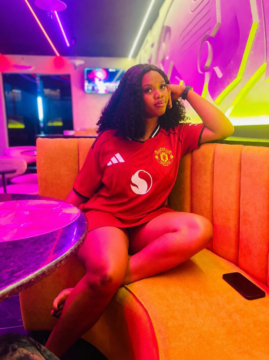 Reddevilsqueen's tweet photo. Congratulations to me on reaching 5,000 followers🎉
Every post I have made here has been graced with you beautiful ❤️ mutuals and I thank everyone of you for making me reach this level in no time 
I really appreciate and cheers 🥂 to more contents💋🙏 https://t.co/pPtWSsoT5K