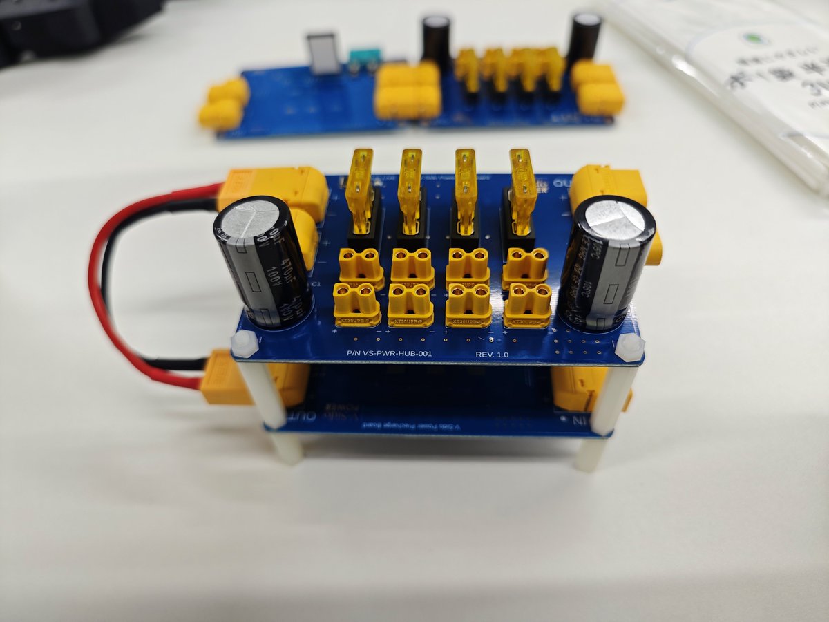 W_Yoshizaki's tweet photo. すでにいろんなV-Sido対応ロボットに使われているV-Sido Power基板ですが、提供場面が増えたので、この度スイッチサイエンスさんからも入手できるようにしました！大抵の方には不必要なものですが、すでに何枚か売れているようで驚いてます。在庫はすぐ補給するので、ご興味あるかたはどうぞ。#V_Sido https://t.co/FDamW7xEva