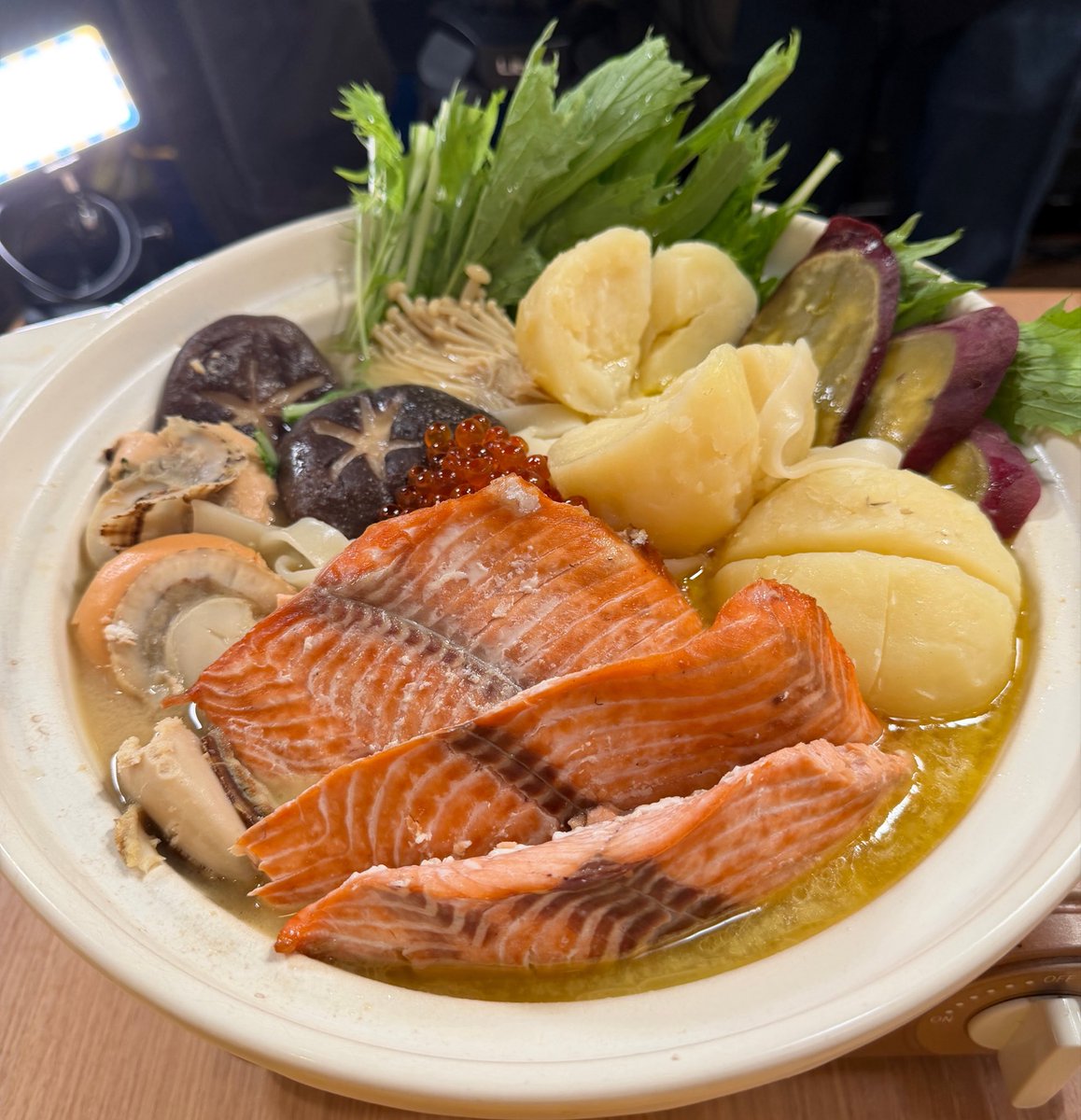 ndahoFischers's tweet photo. テレビでの初めての大食い応援ありがとうございました😊
皆さんお互いに鼓舞し合いながらで優しい雰囲気の中での大食いでした🥰
おかげで無事にチャレンジグルメ完食‼️🍲
ギャル曽根さんまた一緒に食べましょう！！
#有吉ゼミ https://t.co/4SHDuTQLah