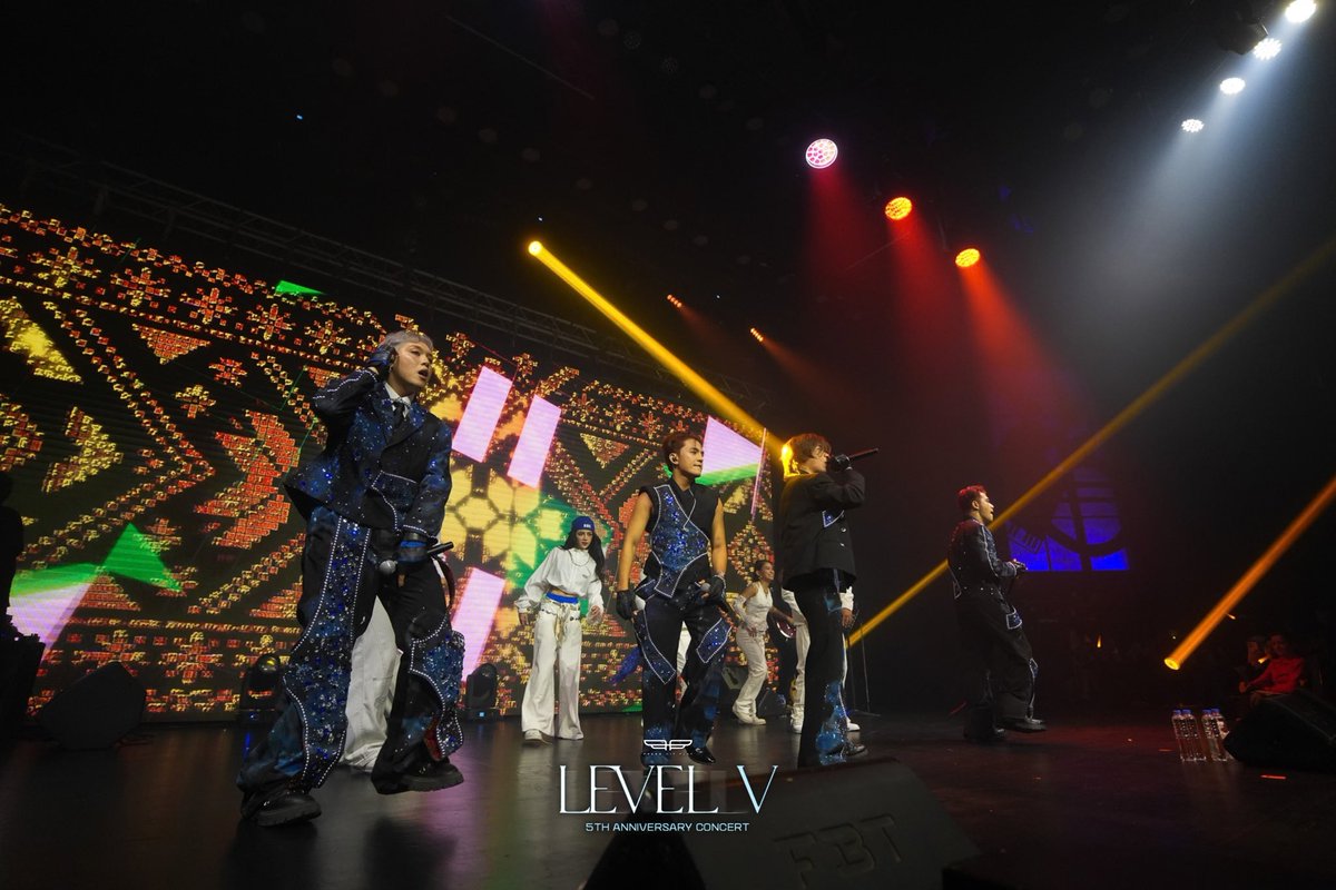 PressHitPlay's tweet photo. Press Hit Play Level V: 5th Anniversary Concert

A night worth remembering, a moment worth reliving. 💛✨

#PressHitPlay #PHPLevelV #LEVELVConcert #PPOP #PHP5thAnniversary https://t.co/k71pjXM6ZK
