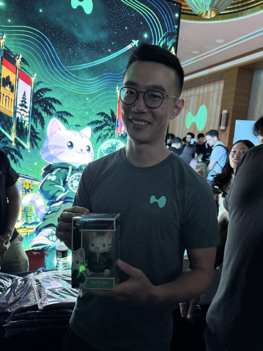 NarwhalTan's tweet photo. Hyperliquid. 
New iconic photo has dropped. https://t.co/DQ8TSKB4Js