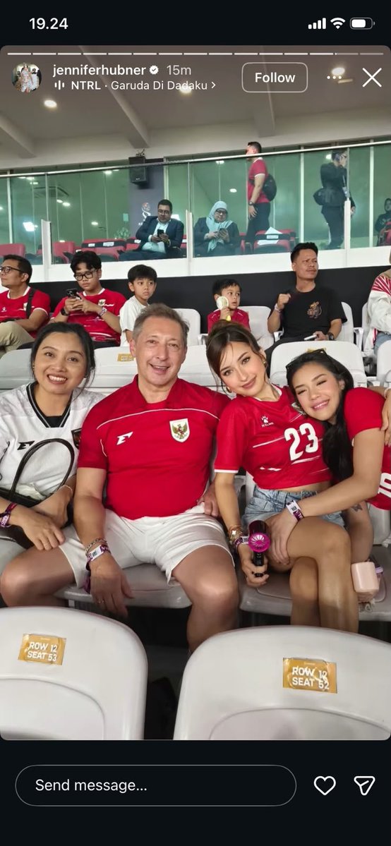 yuliapandaa's tweet photo. JENNIFER LU BENER-BENER MANTEP BANGET 😭
yang kayak begini mah emang gak bisa disenggol guys wkwkwk

Hari ini Jen se keluarga dateng lagi buat nyemangatin Justin Hubner tanding. Dia ini supportive wife yang mentalnya ga usah ditanya, bener bener TOP.

Mantep jennn!!! https://t.co/NnUcnv5FN0