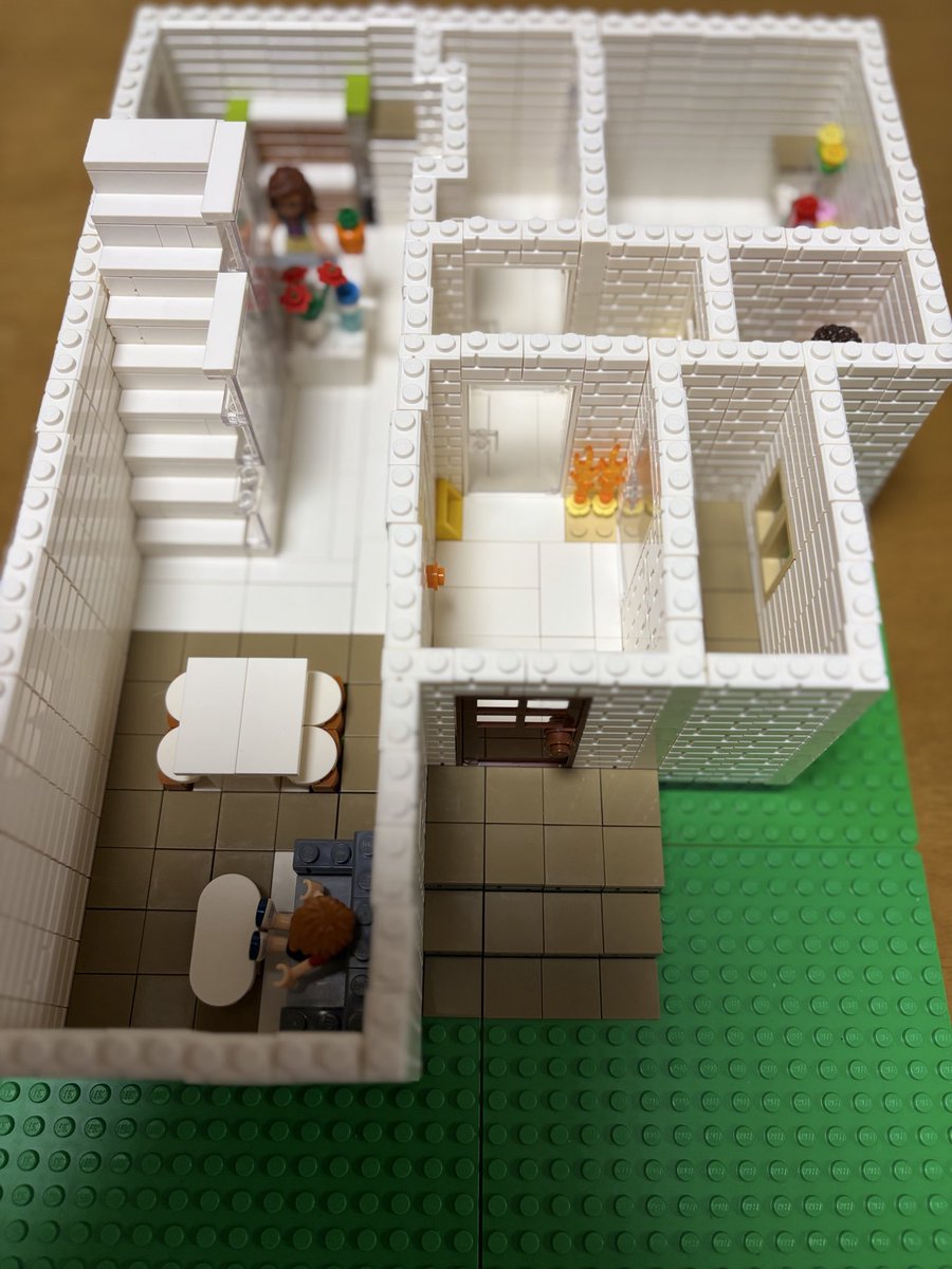 LEGOmamiOsaka's tweet photo. ただいま　#新築　#マイルーム　制作中

#レゴフレンズ　
#ＬＥＧＯフレンズ
#LEGO
#レゴ
#団地
#お家つくるのん好き
#実家
#LEGOHOME
#レゴホーム
#LEGO好き
#レゴ好き
#孫とLEGO
#AI作品をいつかは超えたい💪 https://t.co/A8sYMdJDz1