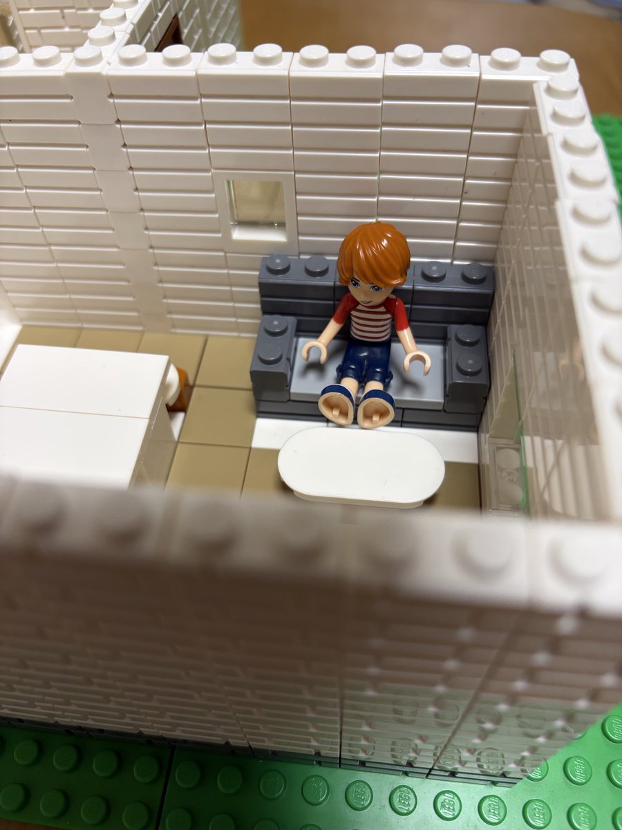 LEGOmamiOsaka's tweet photo. ただいま　#新築　#マイルーム　制作中

#レゴフレンズ　
#ＬＥＧＯフレンズ
#LEGO
#レゴ
#団地
#お家つくるのん好き
#実家
#LEGOHOME
#レゴホーム
#LEGO好き
#レゴ好き
#孫とLEGO
#AI作品をいつかは超えたい💪 https://t.co/A8sYMdJDz1