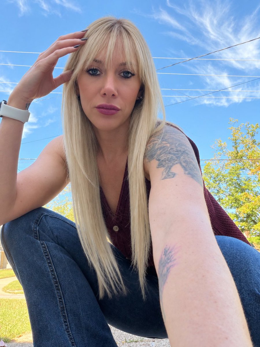 blondevixen07's tweet photo. Let’s be real for a moment ❤️‍🔥🥰 
#blonde #brat #tease https://t.co/yB88bJSc0j