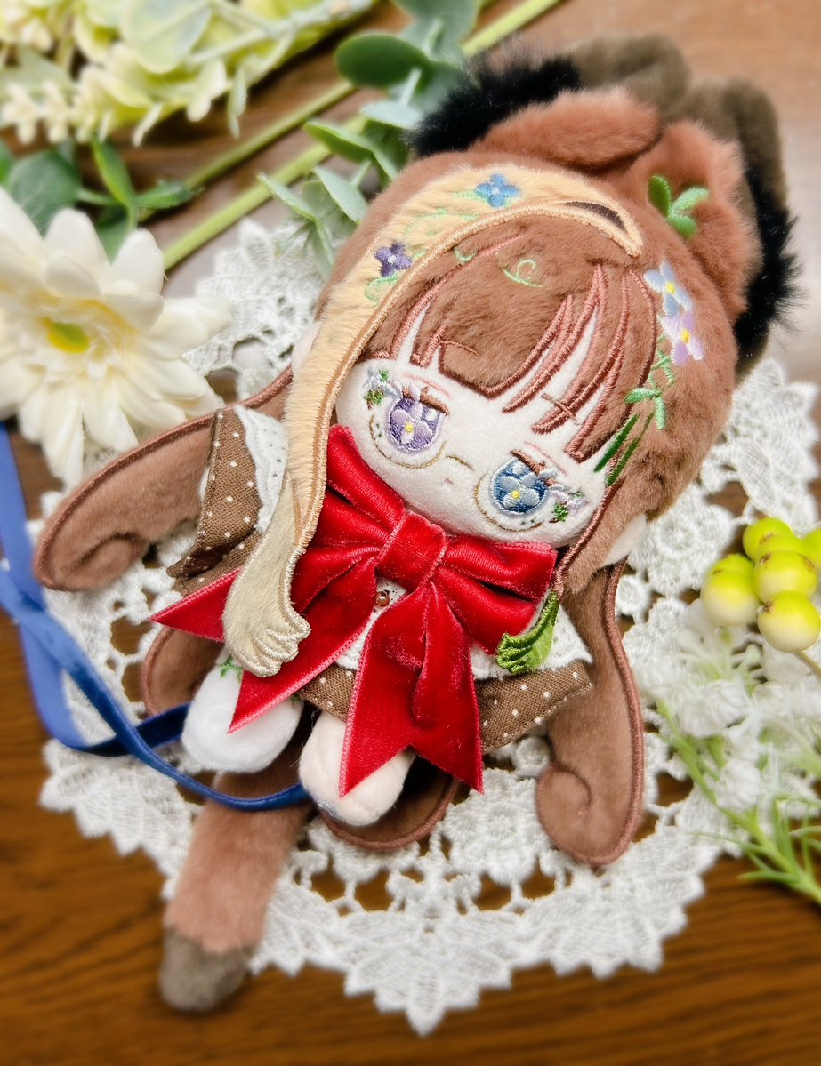 7730techi's tweet photo. 修正中ですが、夏をテーマにデザインしたグループの内の一人、私担当の子が立ち上がりました！
梅雨の図書館ちゃん【つゆり】ちゃんです！
紫陽花とシダ植物、文学少女をイメージして仕上げました📗✨️
眼鏡っ娘ちゃん初めて作りましたが、ハマりそうです……！ https://t.co/KN4bJgO114