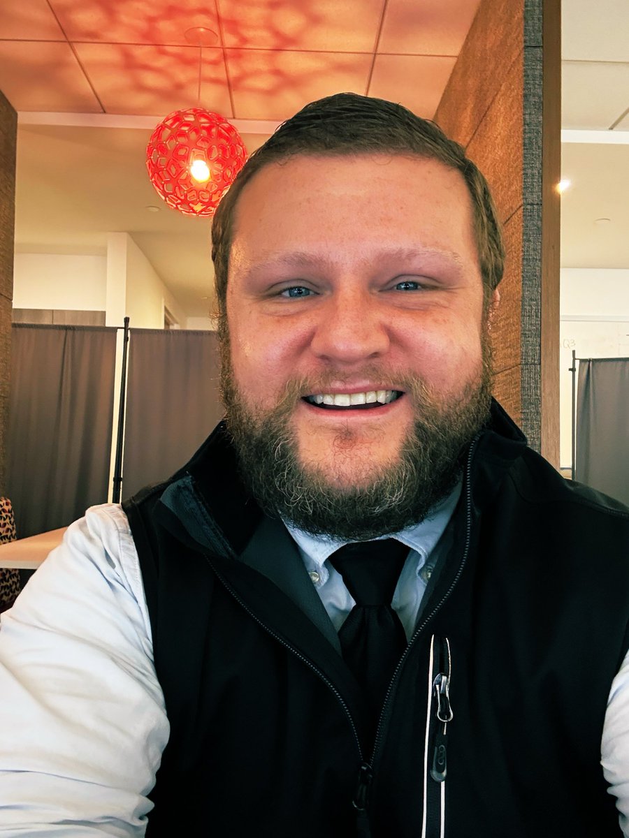 MusicGodTheSage's tweet photo. Just another day in banking! https://t.co/O4L9kIFY5P