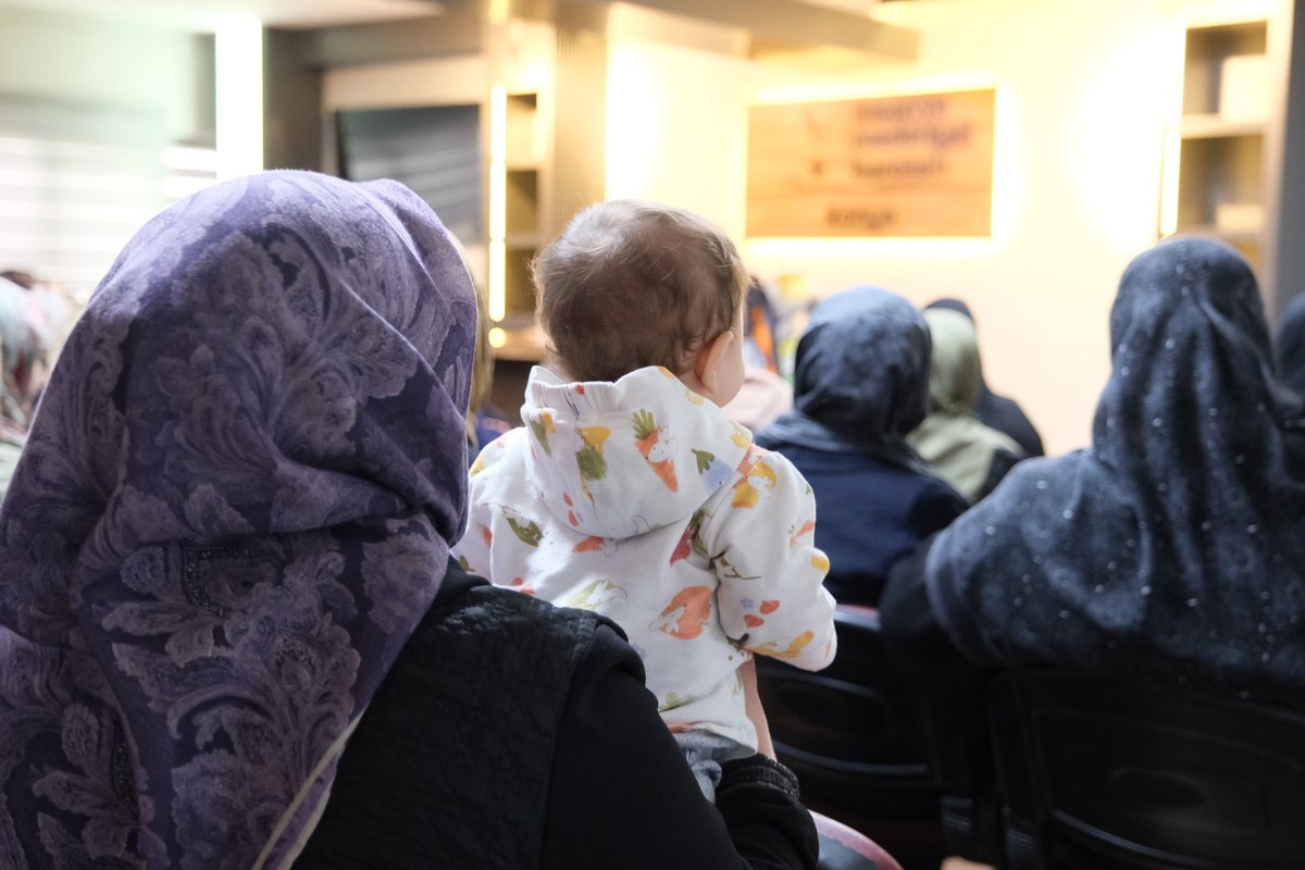 konyaimh's tweet photo. Hanımlar Komisyonu Sorumlumuz Neslihan Huca’nın hitaplarıyla devam etti. Yeni dönemde eğitimlerimizi yürütecek hocalarımızın tanıtımının ardından, programımız ikram ve muhabbet eşliğinde nihayete erdi.

Katılan tüm misafirlerimize teşekkür ederiz. https://t.co/Of1gB7LRpR
