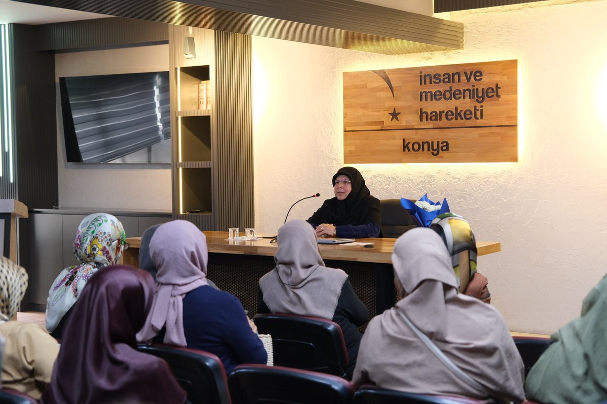 konyaimh's tweet photo. Hanımlar Komisyonu Sorumlumuz Neslihan Huca’nın hitaplarıyla devam etti. Yeni dönemde eğitimlerimizi yürütecek hocalarımızın tanıtımının ardından, programımız ikram ve muhabbet eşliğinde nihayete erdi.

Katılan tüm misafirlerimize teşekkür ederiz. https://t.co/Of1gB7LRpR