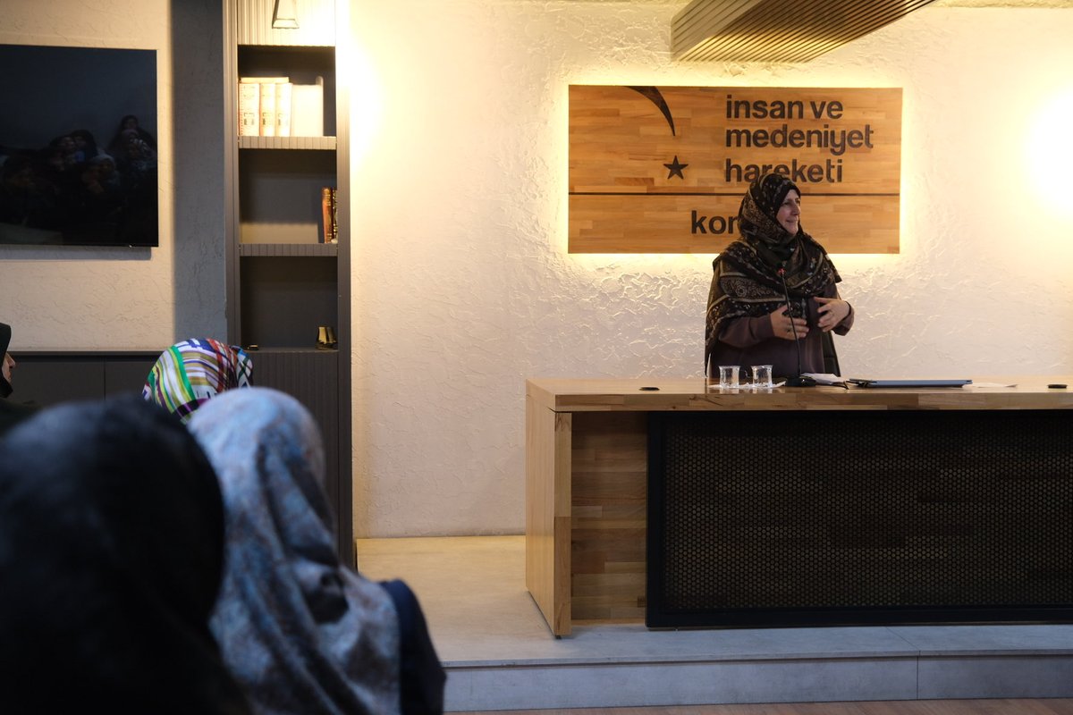 konyaimh's tweet photo. Hanımlar Komisyonu Sorumlumuz Neslihan Huca’nın hitaplarıyla devam etti. Yeni dönemde eğitimlerimizi yürütecek hocalarımızın tanıtımının ardından, programımız ikram ve muhabbet eşliğinde nihayete erdi.

Katılan tüm misafirlerimize teşekkür ederiz. https://t.co/Of1gB7LRpR