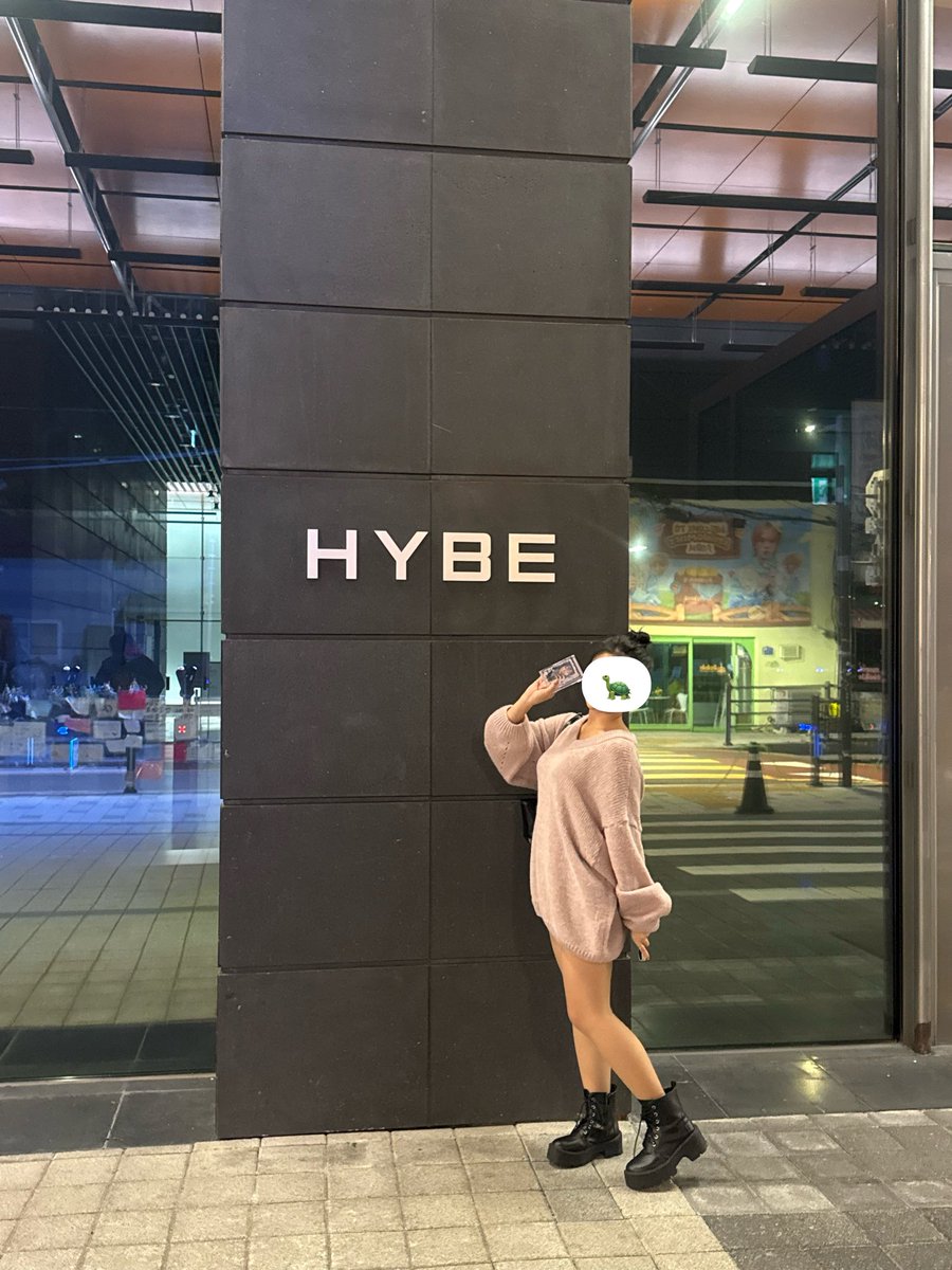 jjuranghae0's tweet photo. #쮸해야뭐하니

엄누랑 코어데이트!!!
엄앤안이 갔던 규카츠 집 가서 그 자리에 앉아서 규카츠도 맛있게 머금…💞🐢
오늘 앨깡해서 쭈2셩1뽑음!!!!!! 
내가 쭈를 2장이나 뽑다니 꺅 
3번째 사진 여기저기 자랑하고싶으다
하이브 가서 인증샷까지🫪💗 https://t.co/sxeNGKRV2K