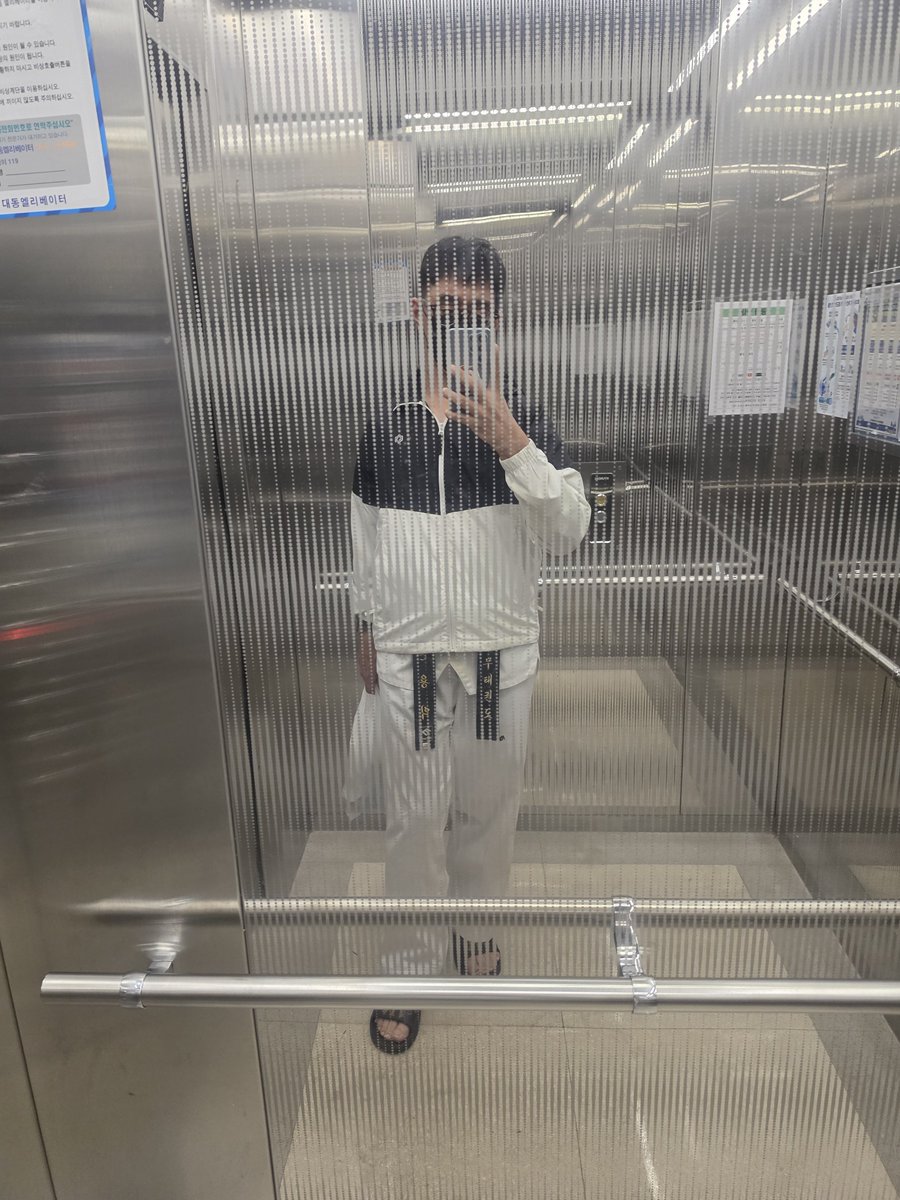 syk8306's tweet photo. 울집엘베 ㅎ https://t.co/g7HGZ8A002