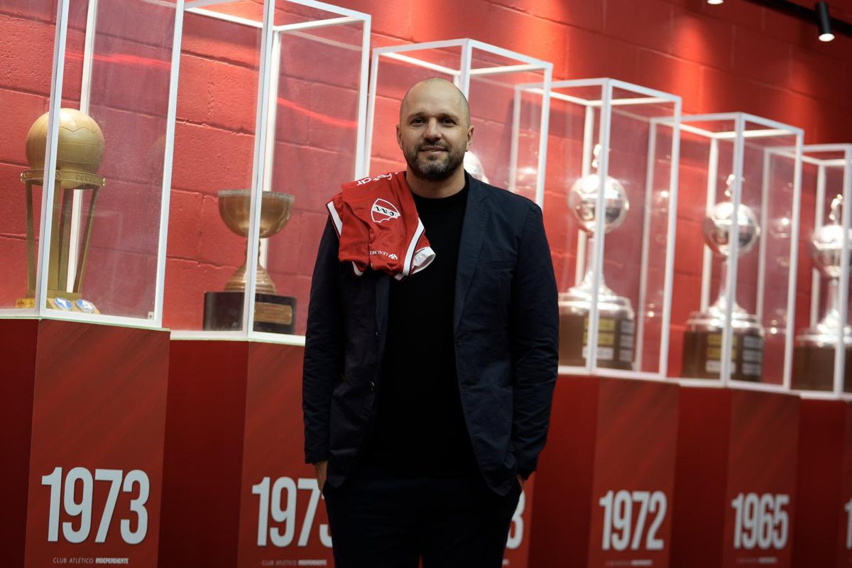 LSrago's tweet photo. Parte de la dirigencia de #Independiente pensó en despedir a Jadson Viera luego de la derrota ante Instituto. 

A esta hora, el partido ante Talleres es crucial para la continuidad del entrenador. https://t.co/uiJDk0QOHB