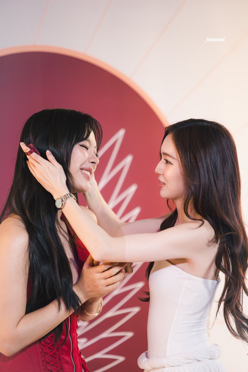 blumoonfoto's tweet photo. ในฐานะแม่ของน้องเลิฟ ดิชั้นขอตอบว่า

MILKLOVE CHARLOTTETILBURY PARAGON #CharlotteTilburyxMilkLove 
#MilkLove #มิ้ลค์เลิฟ https://t.co/Wo8JphQZU8
