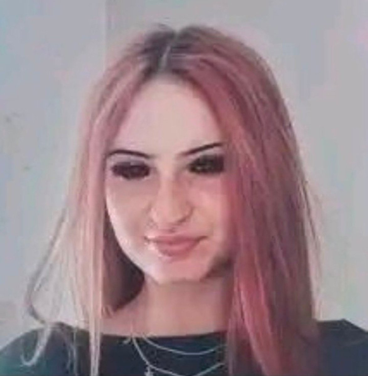 FreyjaBakke's tweet photo. first picture here is Sky, 15, from Rustington. Last seen on Tuesday (18 August). Sky is 5' 7" with long orange and red coloured hair and was wearing a black vest top, denim shorts and black trainers when last seen.

She also has links to Chichester, Bognor and Worthing.
Please repost.. shes long time missing
