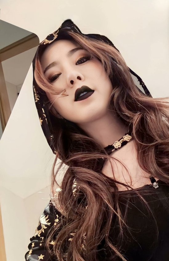 puzzleheadxx's tweet photo. month of costumes, hoping for more this year 🙏 https://t.co/SsRsimoJIE