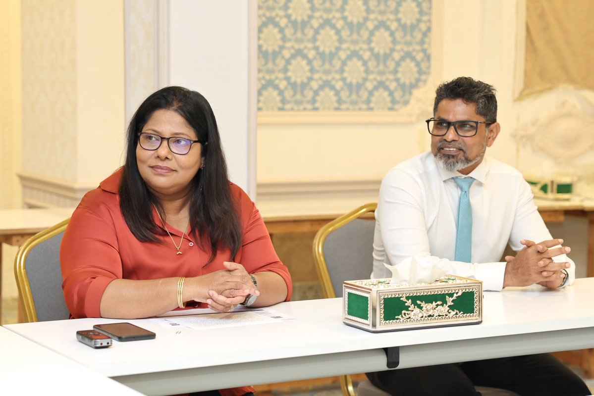 MoHmv's tweet photo. Minister @geelaali, together with Principal Secretary to the President for Tertiary Health Services @Tholal and senior officials, met with the CEOs of the five regional hospitals and doctors from @igmhmv to discuss healthcare services, priorities and key areas for strengthening regional health services.

@KRHmv 
@aeh_mv 
@urh_mv 
@drasmhospital 
@GRH_MV 
@MCGH_MV