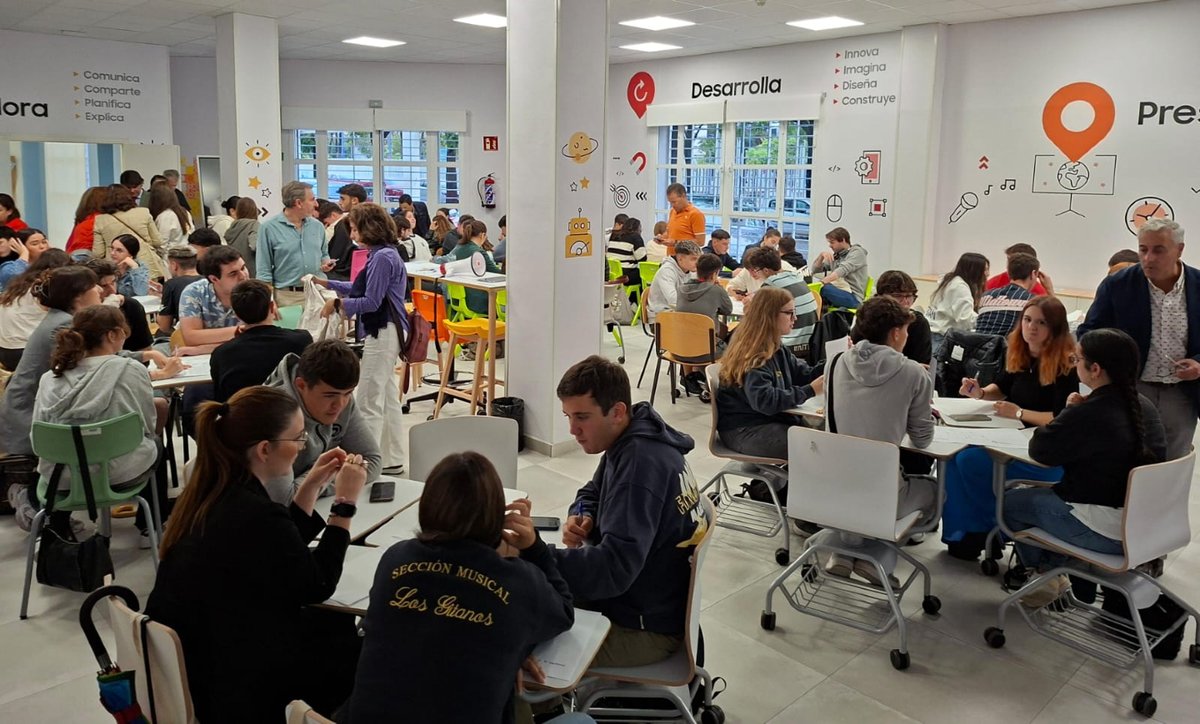 UniversidadAnd's tweet photo. 🧑‍🏫 La Consejería de Universidad e Innovación, a través de @aemprende, inicia mañana hasta el 11 de noviembre los ‘Hackathones’, donde participan unos 800 estudiantes en 8 provincias andaluzas.

🔗 https://t.co/HAwxOhbve6 https://t.co/D3fB76wcww