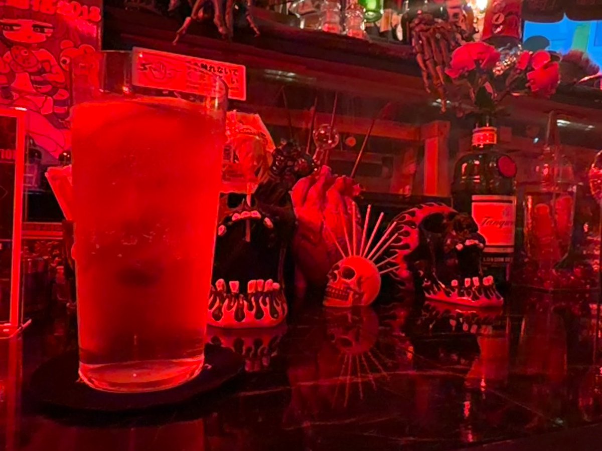 az_good_luck's tweet photo. Barの扉を開けたら完全に異世界でした
まだまだ知らない世界が多い….
存在は知ってたけど当事者から聞く話はほんと生々しかったし、一般人が入り込めない世界だった
詳細は記載しないのでご想像にお任せします https://t.co/ctC4dyFkRO