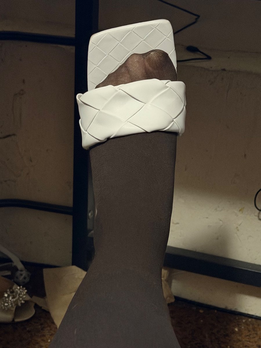 EternallyHomo's tweet photo. good morning! if you’ve ever looked at my toes and got hard, you owe me compensation 😉 https://t.co/jHGvSrbiKv
