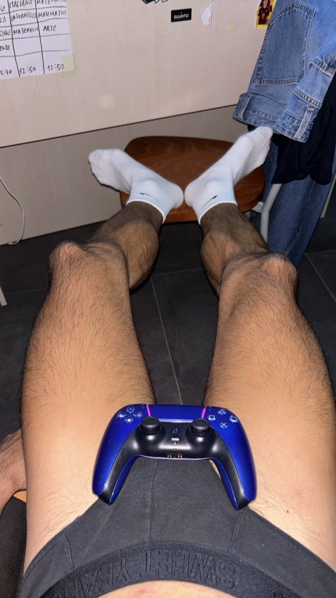 calciatore002's tweet photo. Chi si fa drenare mentre gioco alla play💶💶 https://t.co/kwvMlnYczU