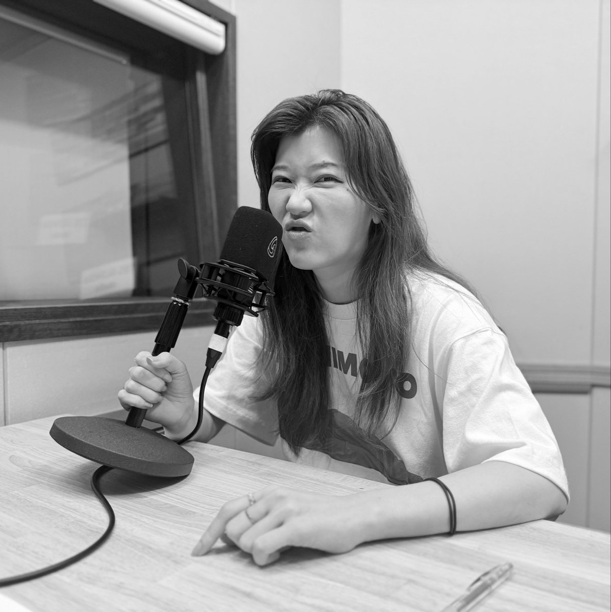 iwa_hiccorohee's tweet photo. ひっそりと108回目の更新
「演劇小僧(蓮見翔)」というお話
ヒコロヒーのオーディオエッセイ「岩場の女」
隙間時間のお供にぜひ…！
 #ヒコロヒー #岩場の女 
(※配信が遅れてすみません)

Apple
https://t.co/Kp3VplJkmV

Spotify
https://t.co/0FsunHIcm0 https://t.co/MAMfTCUIwo
