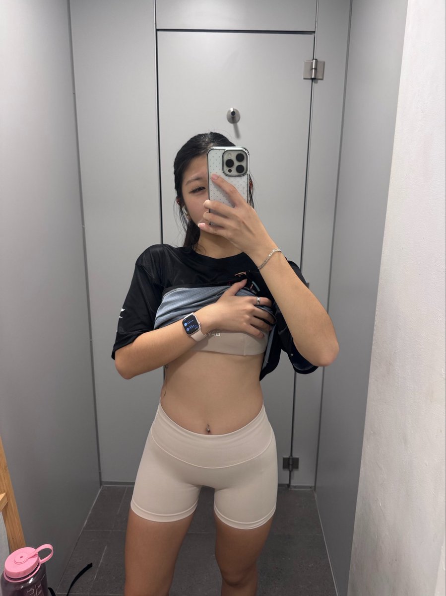 bitsncece's tweet photo. post gym bc these shorts lit make me feel so fat i’ll prob delete soon https://t.co/zAw8ITkN4W