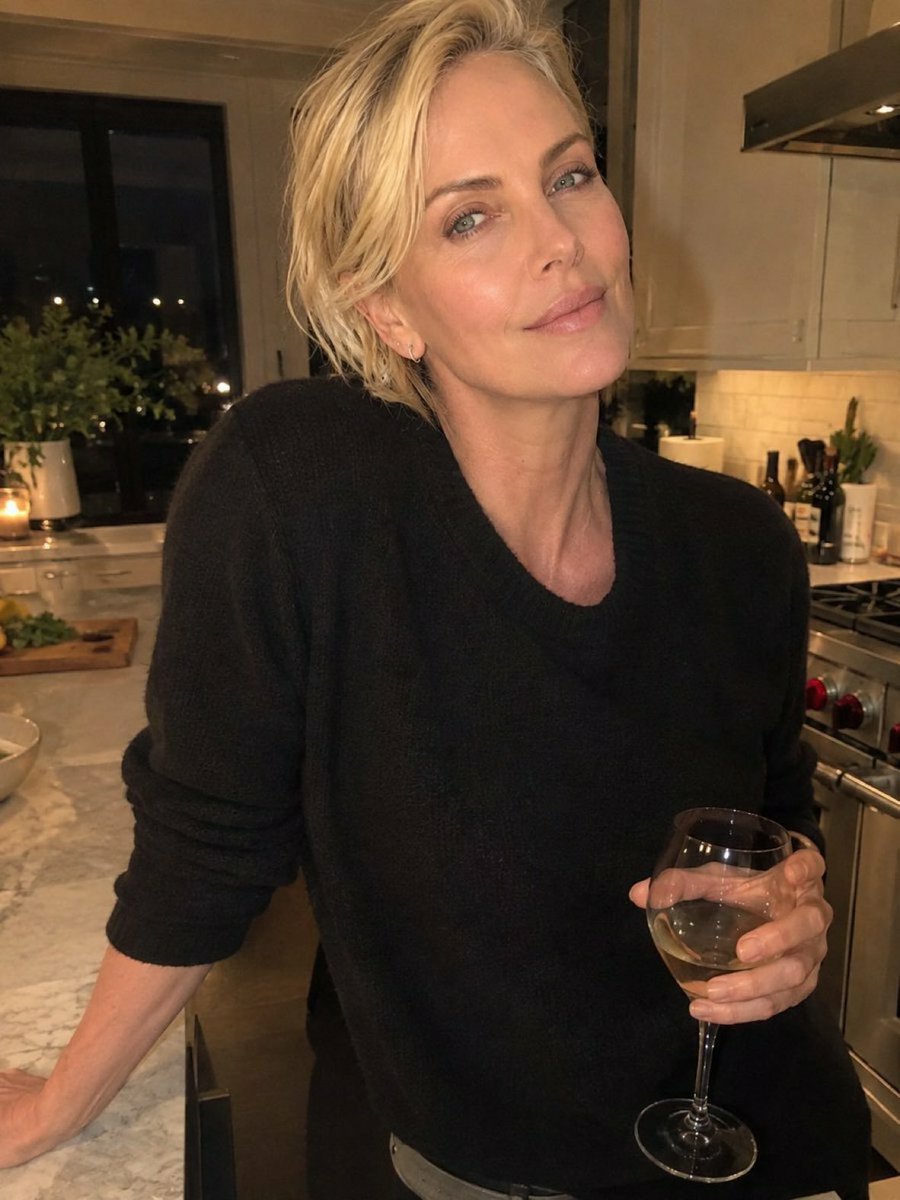 CharlieTheronn2's tweet photo. Wine🍷 tastes good but trust me I taste better 🤭 https://t.co/ZiaDmj3mAN