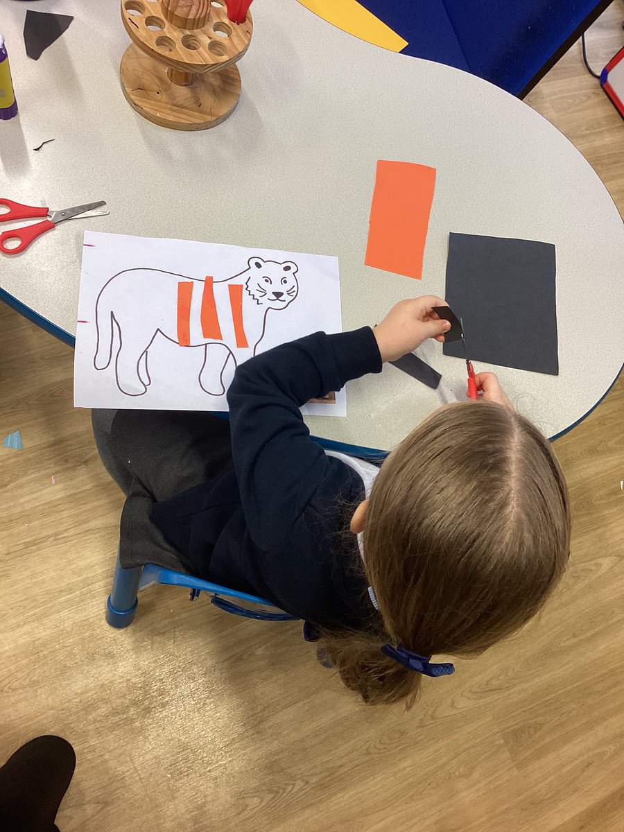 YewTreeSandwell's tweet photo. Class RA are having lots of fun exploring their new enhanced provision. There are lots of fine motor activities to develop the children’s holding fingers, and make them stronger ready for mark making #LearningWithoutLimits https://t.co/O837aGRIac