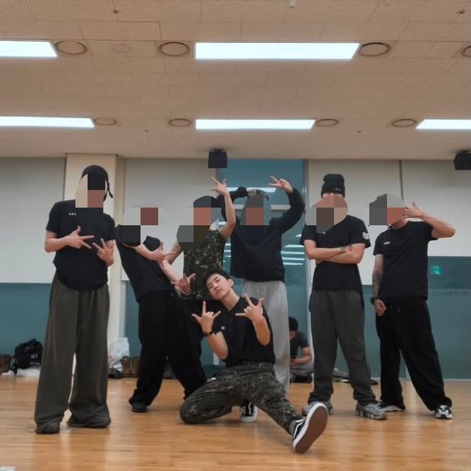 WAITP_'s tweet photo. 육군공연팀 동기분 인스타에 호시랑 우지
ㅠㅠㅠㅠㅠ    ㅠㅠㅠㅠㅠㅠㅠㅠㅠ https://t.co/s6aDdICaQf