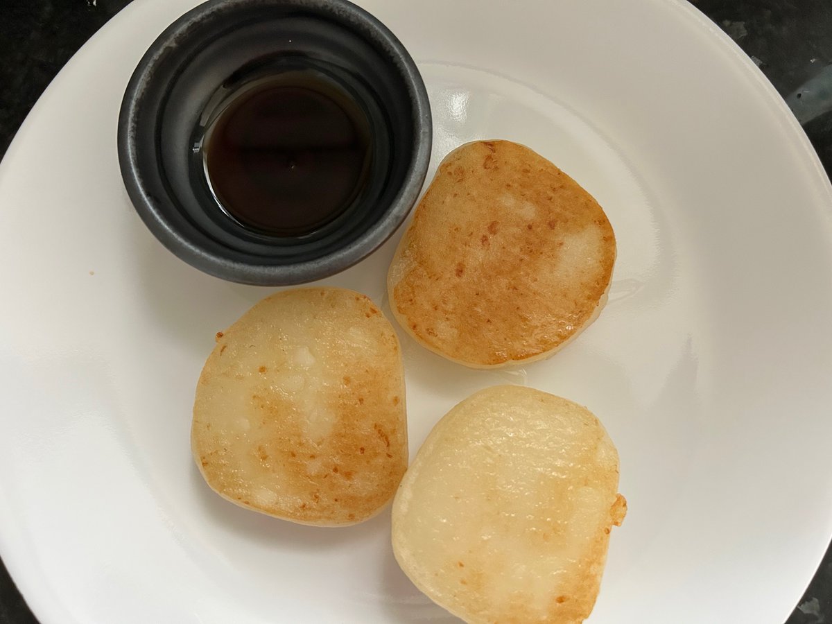 loa_webwriter's tweet photo. 今日のいもだんごは、かなりいい感じにモッチモチにできました〜😋腹もちもいいはず！
とにかくイモが食べたくなる季節。

#おうちごはん
#モントリオール https://t.co/NlxPfG0udm