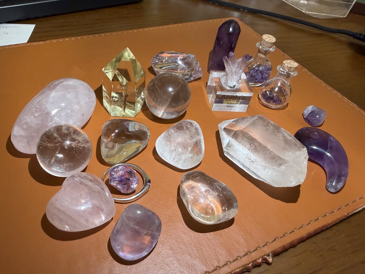 Amethyst_Akira_'s tweet photo. コレクションを並べて悦に浸ってお茶を濁す https://t.co/a3vui5YFJk