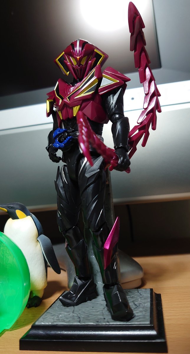 spekari's tweet photo. TAF初めて買ったけど良いね👍️
決して安い買い物では無いけどアーツと比べお手頃価格と耐久性にも優れているからガシガシ遊べる。

あと個人的には装動みたいな老眼泣かせのシール貼り作業も無いのはありがたいw https://t.co/XTPHKyJc2U