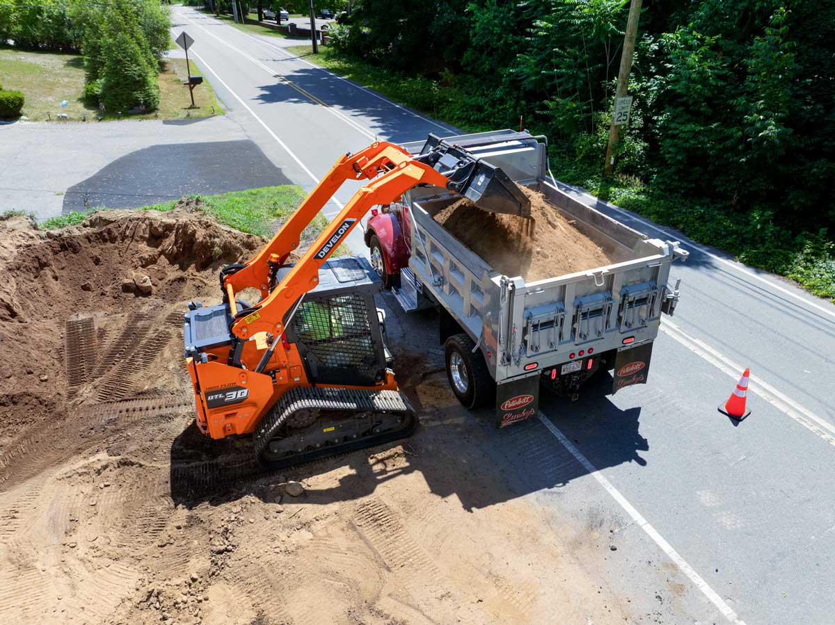 CompactEquip's tweet photo. Check out our article highlighting the newest compact track loaders from Cat, Bobcat and more. 

https://t.co/qL9a2jb8MF https://t.co/2g65qCSQpl